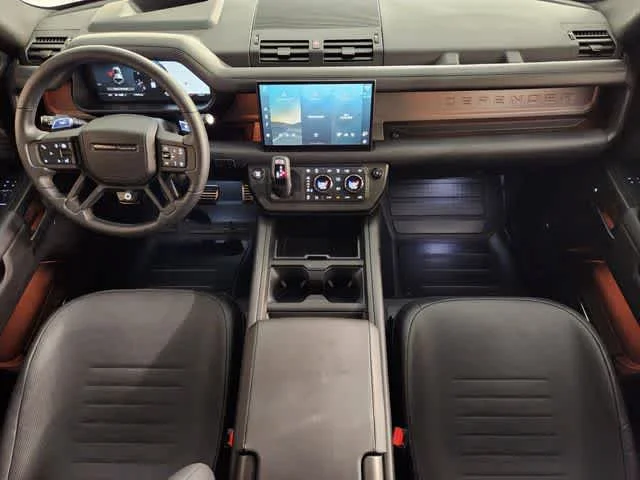 Used 2025 Petra Copper Premium Metallic Land Rover OCTA image 4