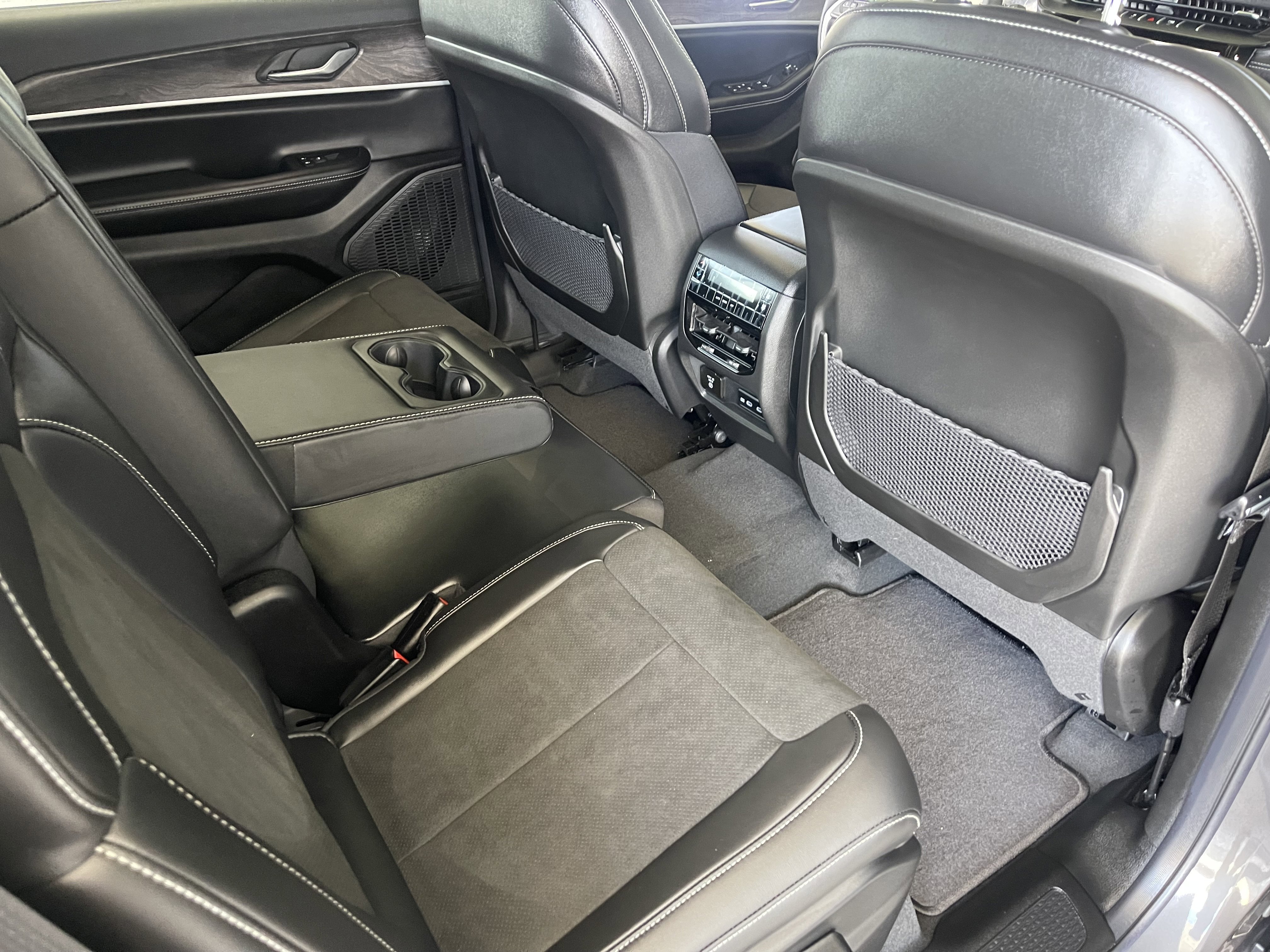 New 2026 Baltic Gray Metallic Clear-Coat Exterior Paint Jeep Altitude image 22