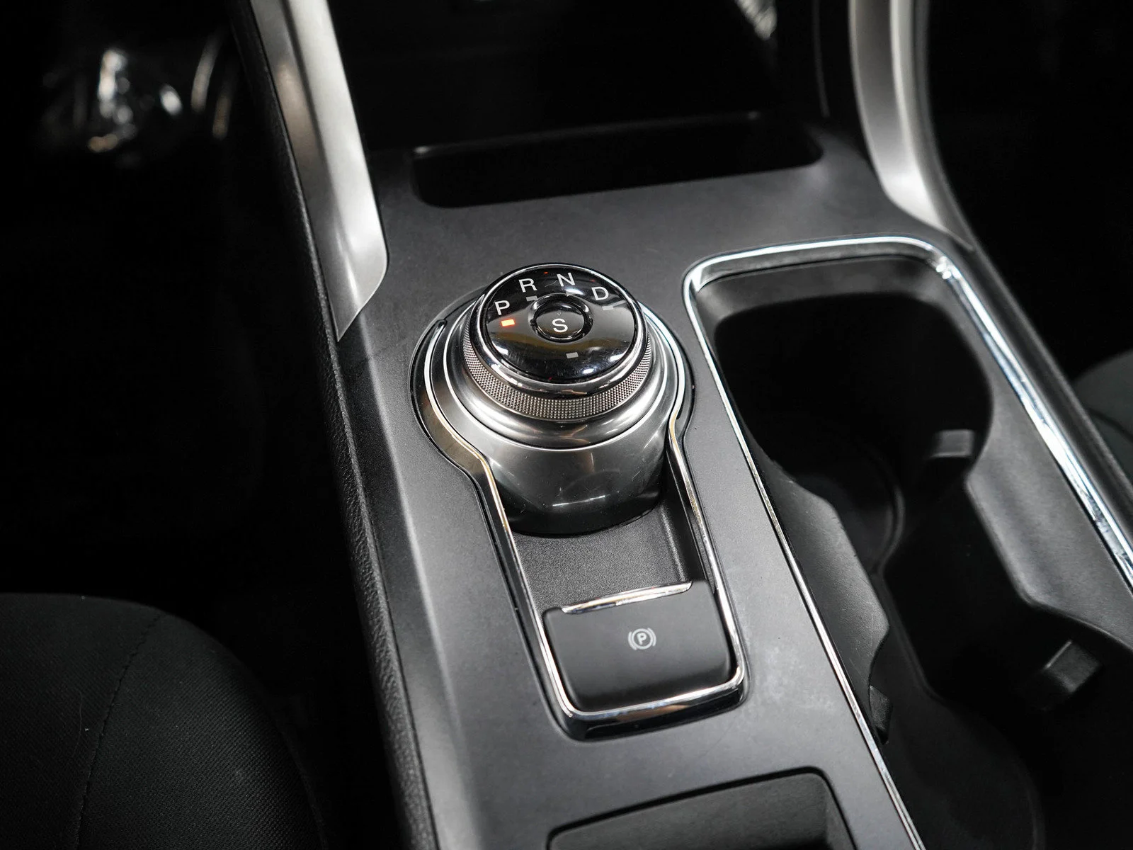 Used 2020 Magnetic Ford SE image 22