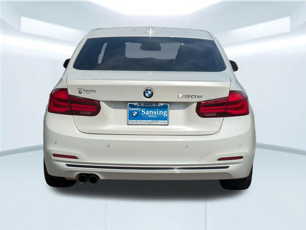 Used 2018 White BMW 330e iPerformance image 4