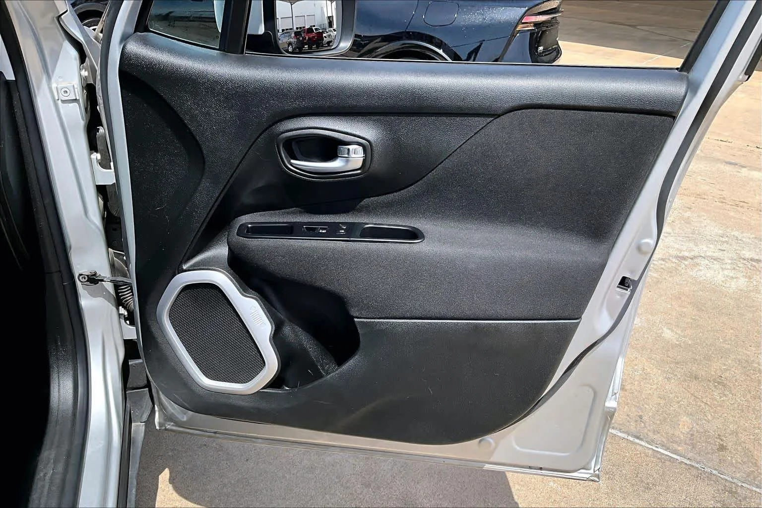 Used 2018 Glacier Metallic Jeep Latitude image 25