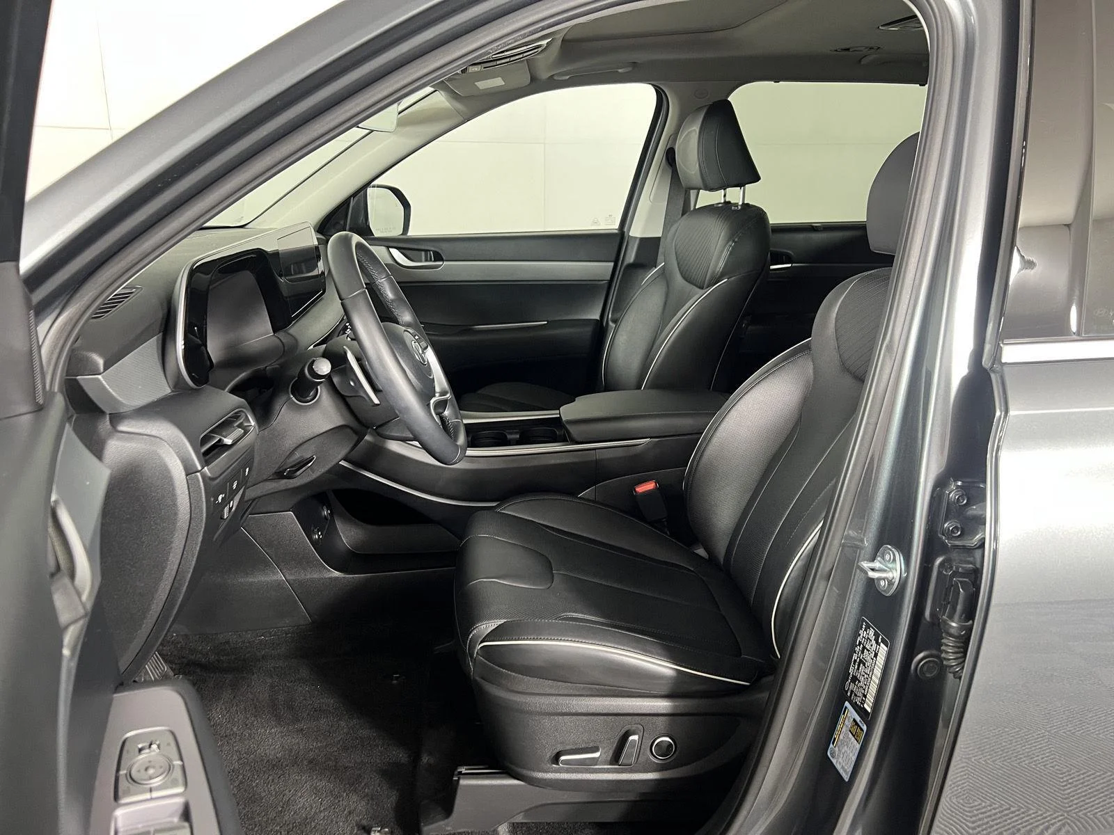Used 2024 Steel Graphite Hyundai XRT image 5