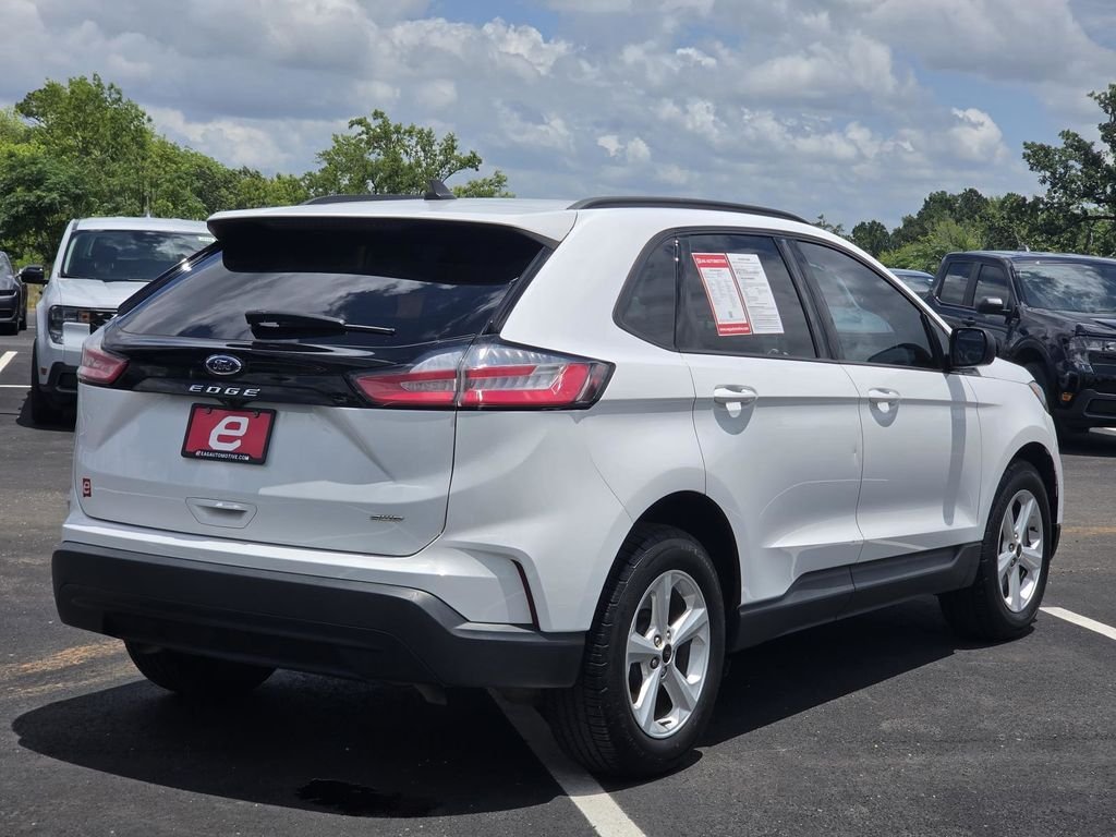 Used 2023 Oxford White Ford SE image 19