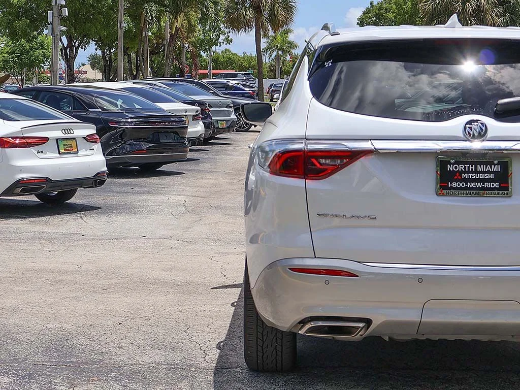 Used 2023 White Buick Premium Group image 19
