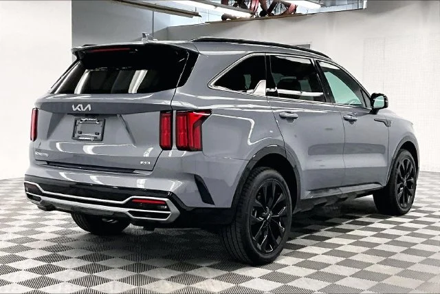 Used 2023 Everlasting Silver Kia SX image 13
