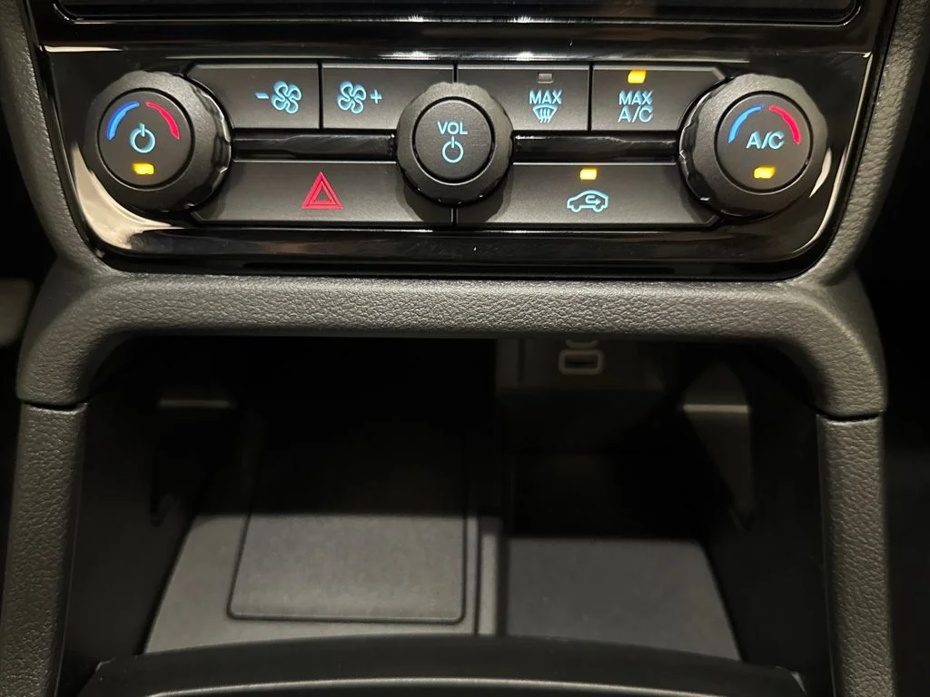 New 2025 White Ford XLT image 31
