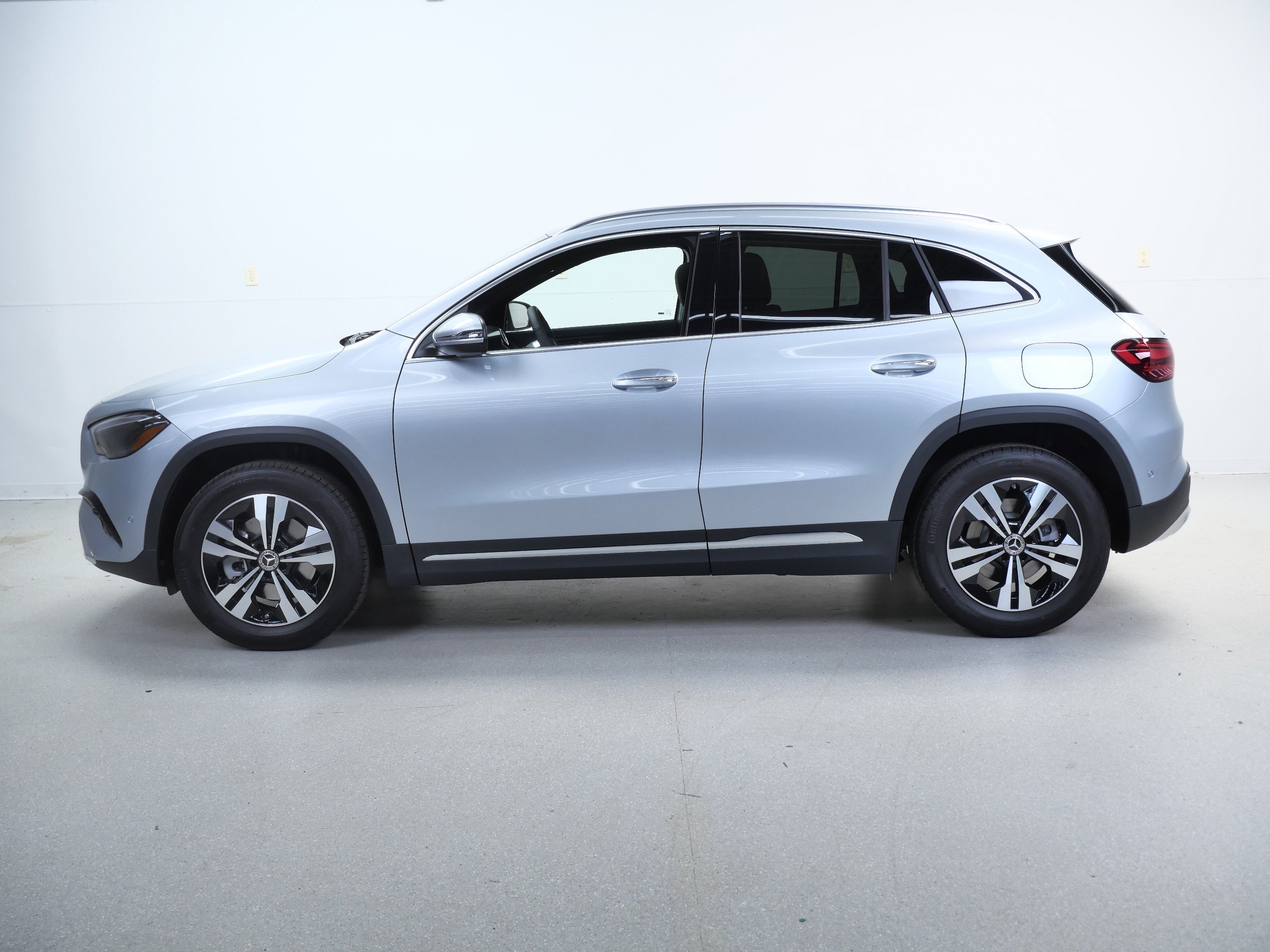 New 2026 Cirrus Silver Metallic Mercedes-Benz GLA 250 image 5