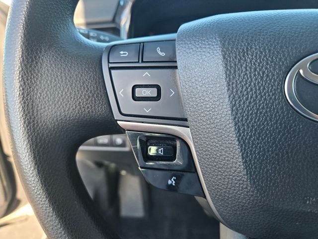 Used 2025 White Toyota LE image 19