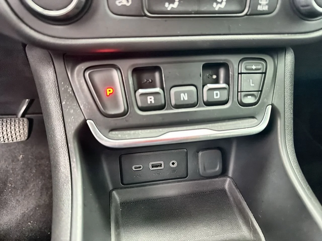 Used 2019 BLUE EMERALD METALLIC GMC SLE image 14