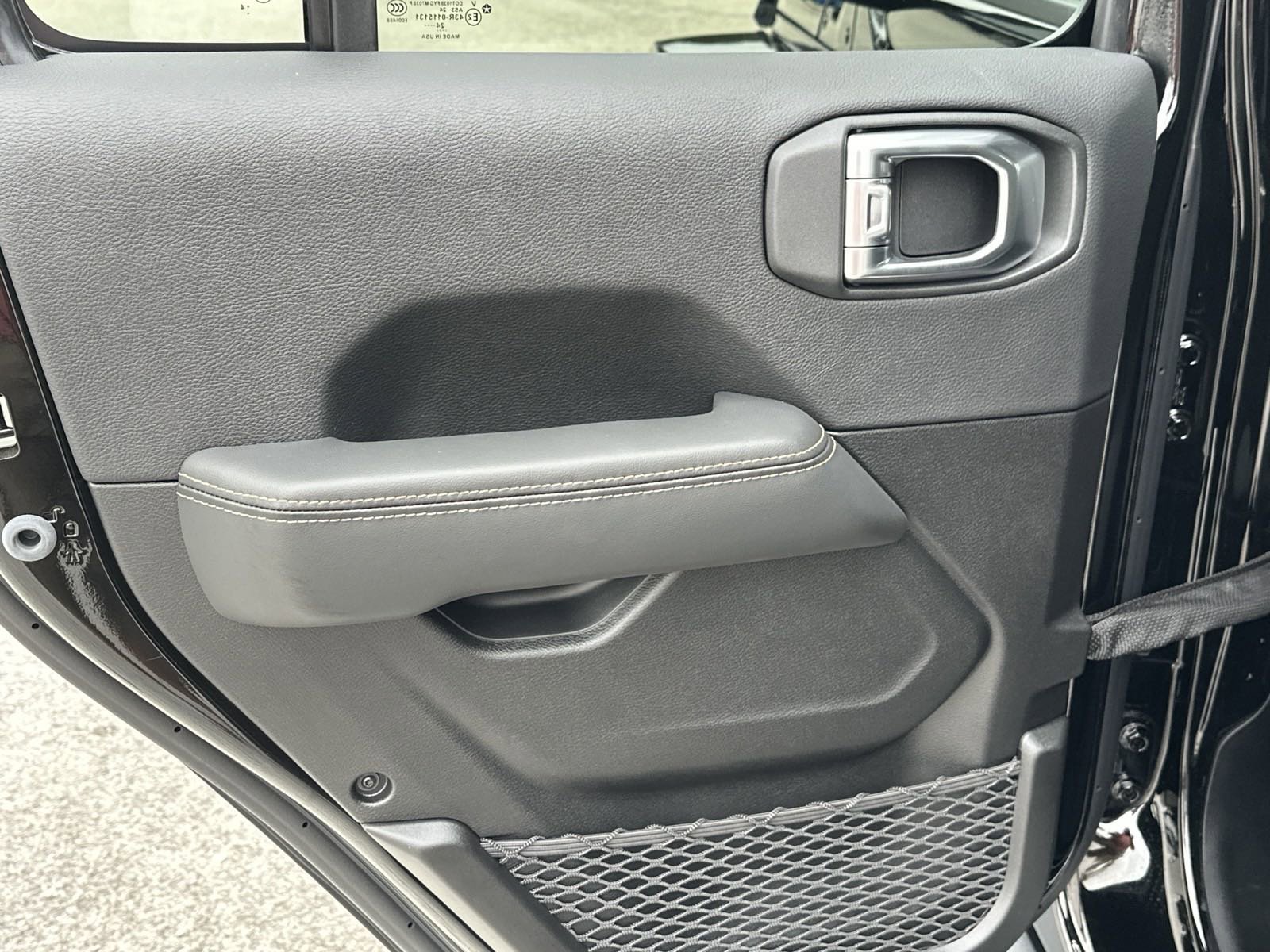 New 2025 Black Clear-Coat Exterior Paint Jeep Sahara image 22