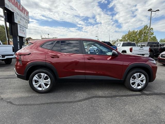 2025 Chevrolet Trax LS photo 3