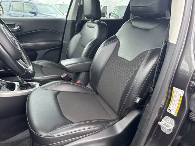 Used 2021 Granite Crystal Metallic Clearcoat Jeep Latitude image 19