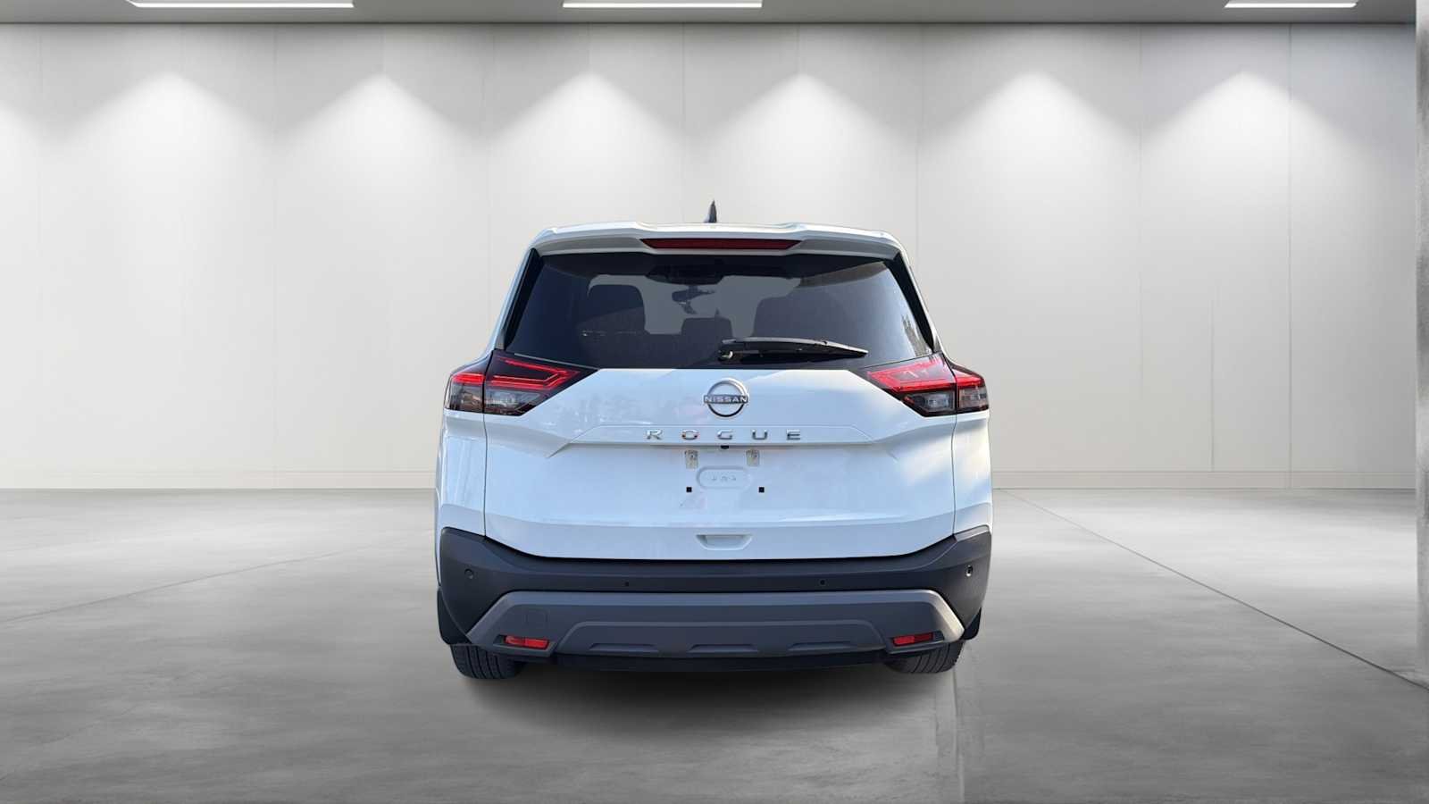 Used 2022 Glacier White Nissan S image 7
