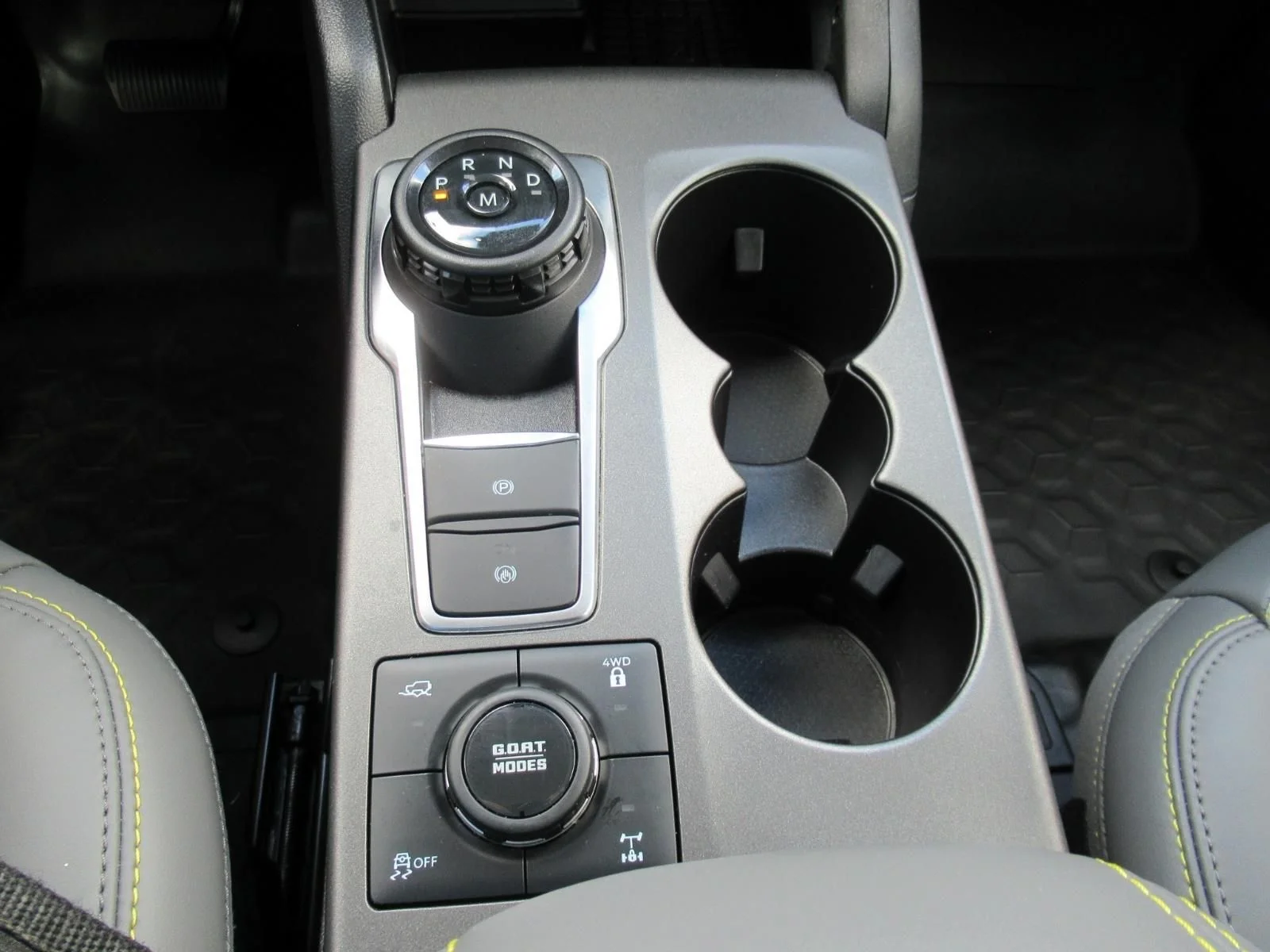 Used 2025 White Ford Badlands image 30
