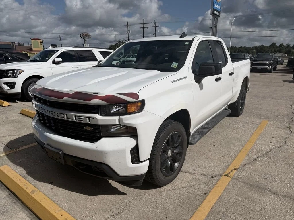 Used 2021 SUMMIT WHITE Chevrolet Custom image 15