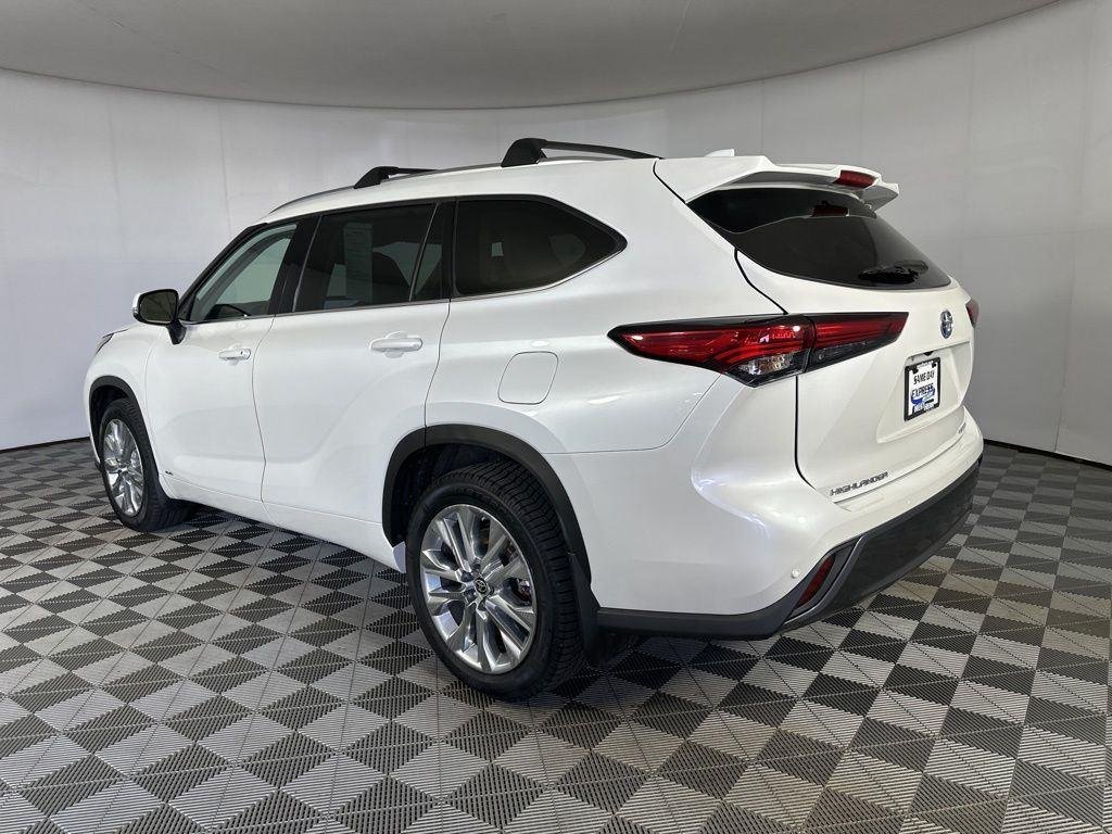 Used 2023 Pearl Toyota Limited image 7