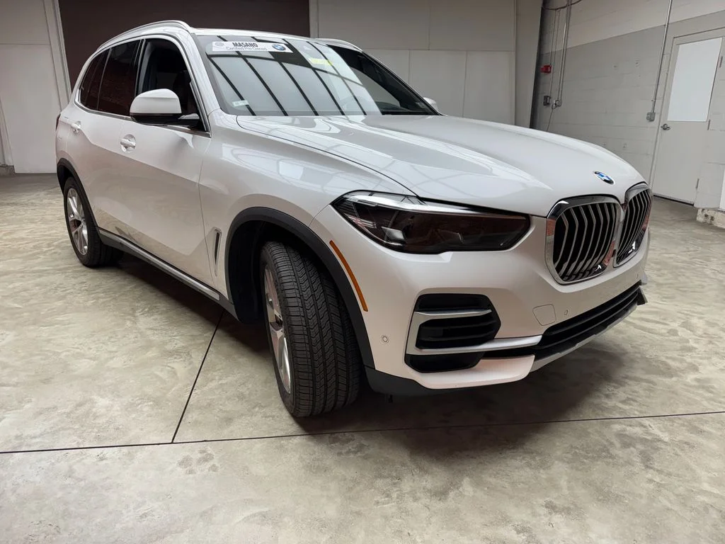 Used 2022 White BMW xDrive40i image 6