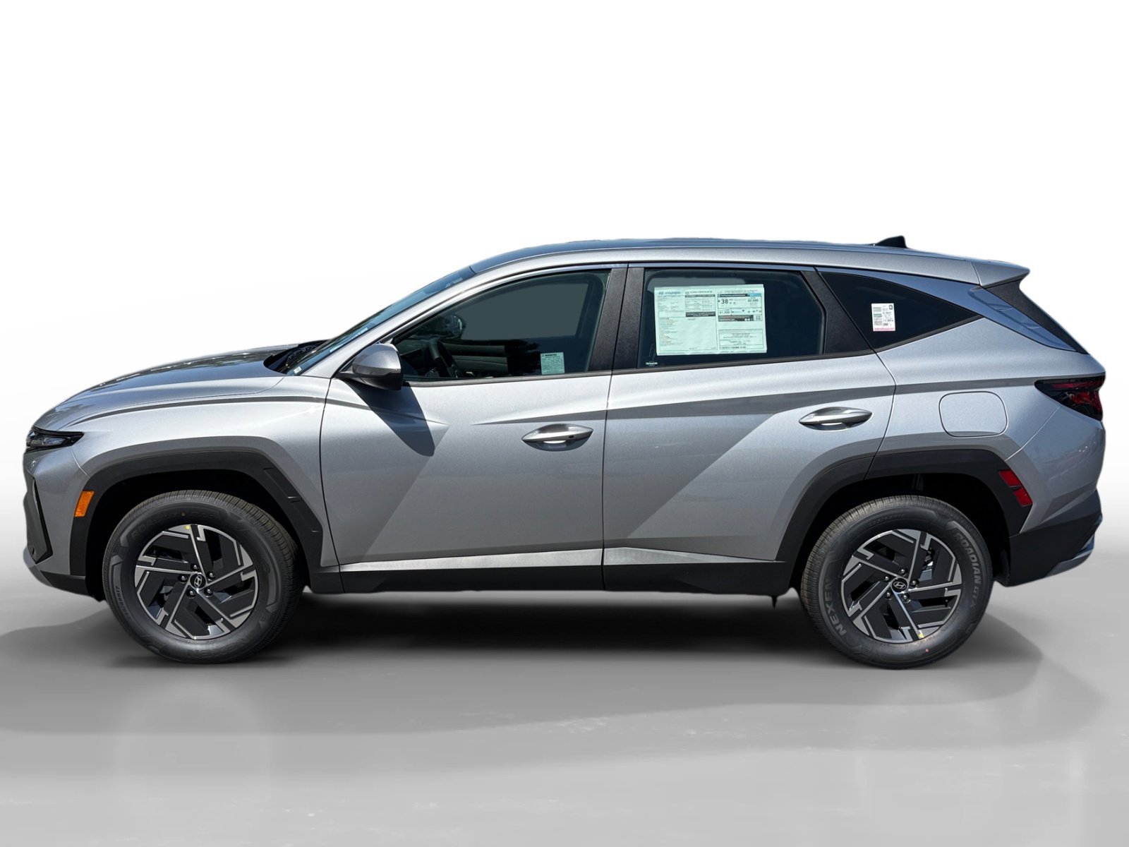 New 2026 Shimmering Silver Hyundai Blue SE image 2