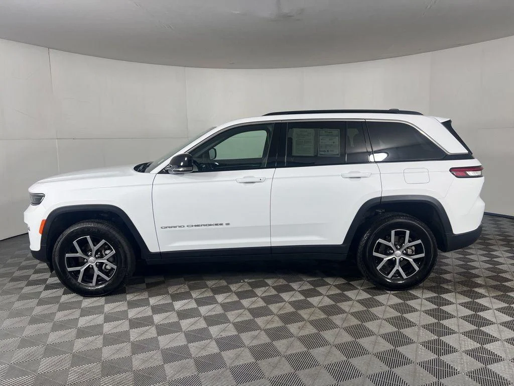 Used 2025 Bright White Clearcoat Jeep Limited image 5