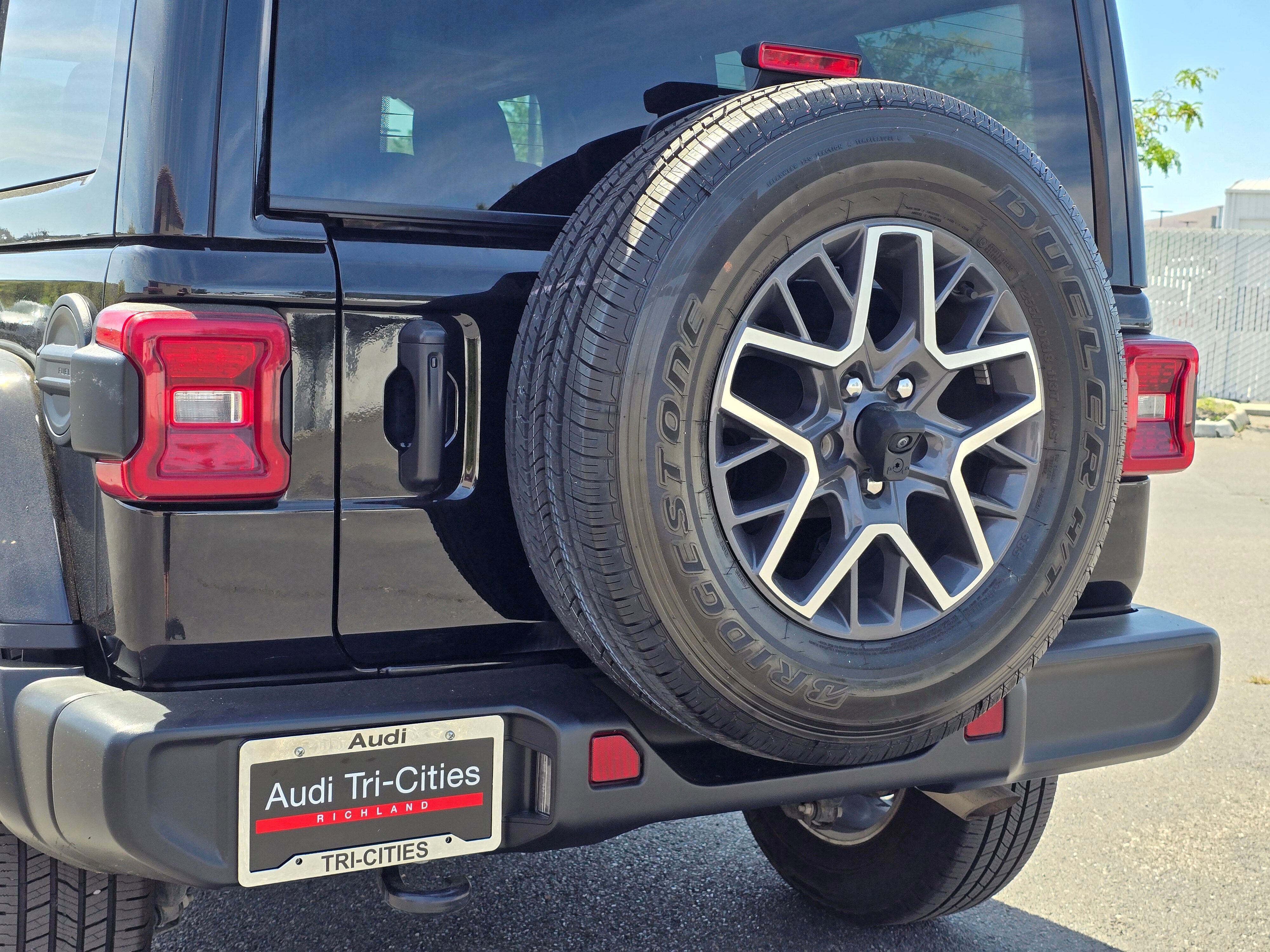 Used 2024 Black Clearcoat Jeep Sahara image 38