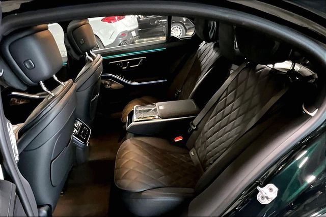 New 2027 Emerald Green Metallic Mercedes-Benz S 580 image 8