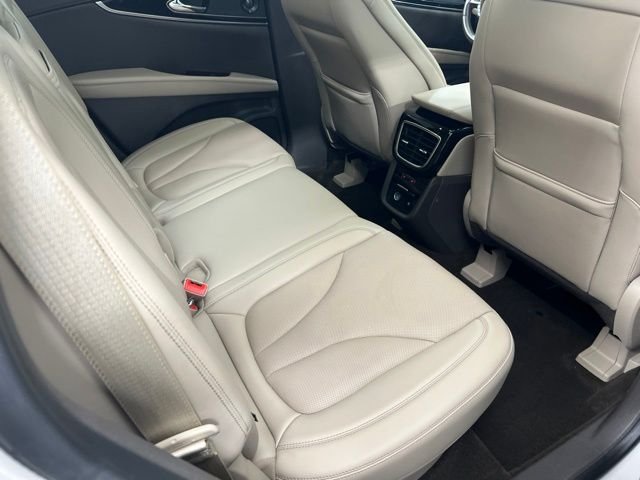 Used 2023 White Lincoln Reserve image 22