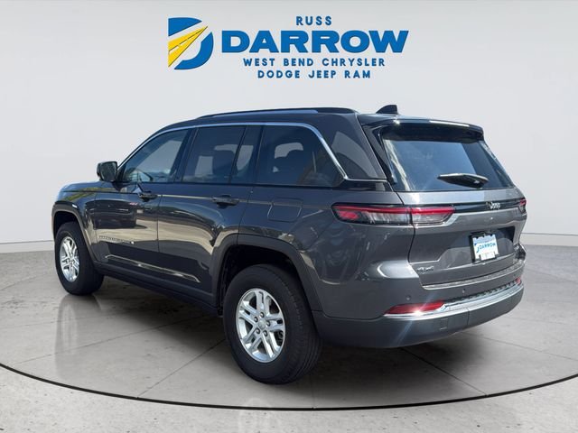 Used 2023 Gray Jeep Laredo image 3