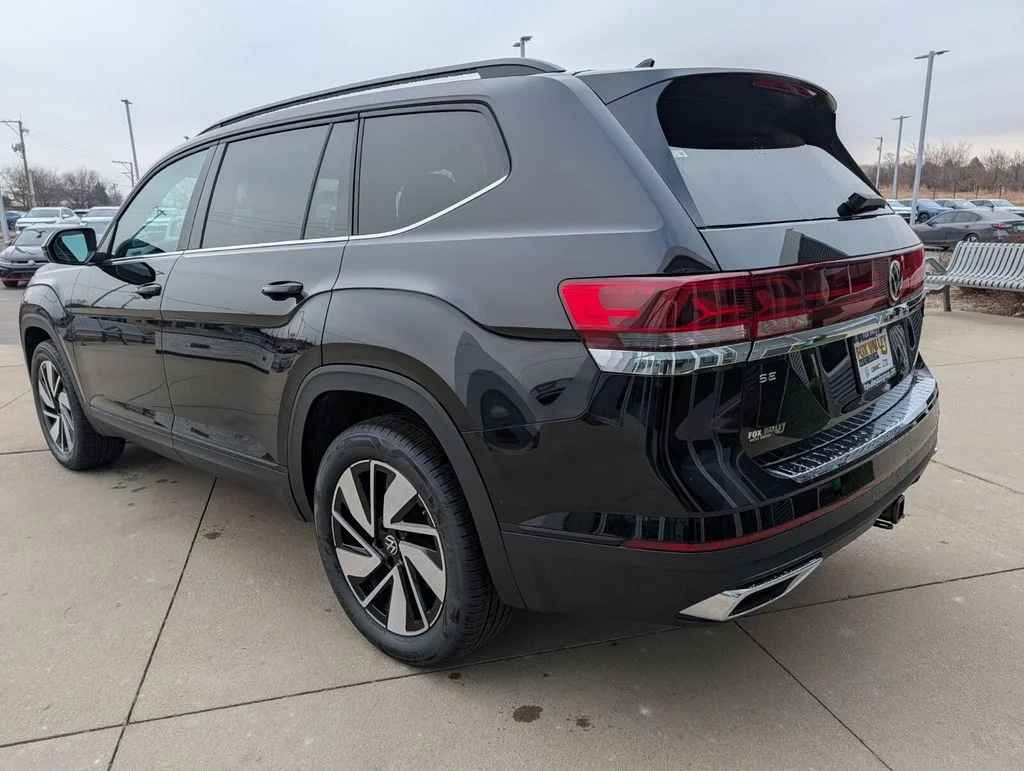New 2026 Black Volkswagen 2.0T SE w/Technology image 6
