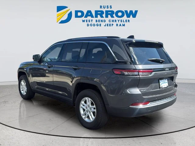 Used 2023 Gray Jeep Laredo image 3