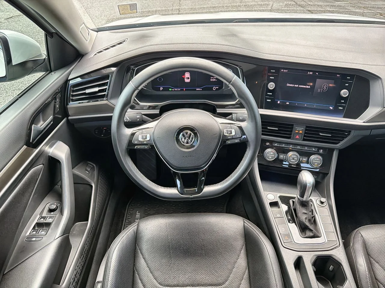 Used 2019 White Volkswagen 1.4T SEL Premium image 10