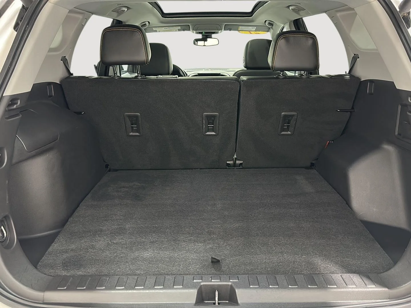 Used 2021 SUMMIT WHITE GMC SLT image 22
