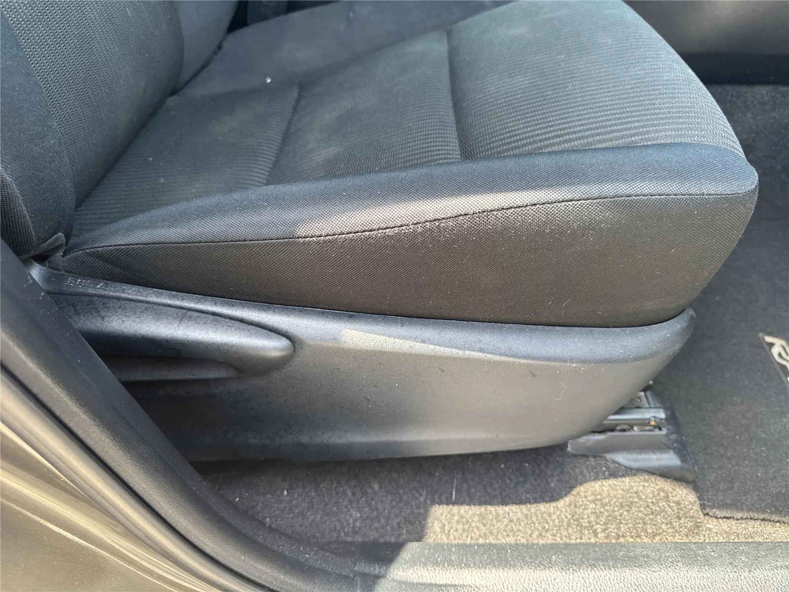 Used 2014 Pyrite Mica Toyota LE image 34