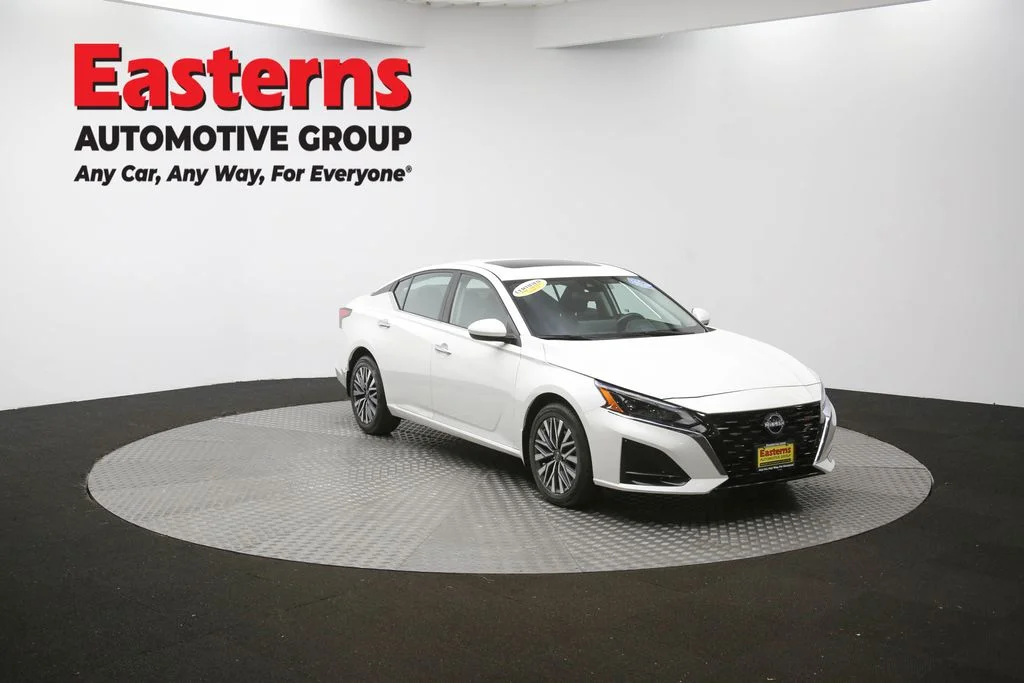 Used 2024 White Nissan 2.5 SV image 50