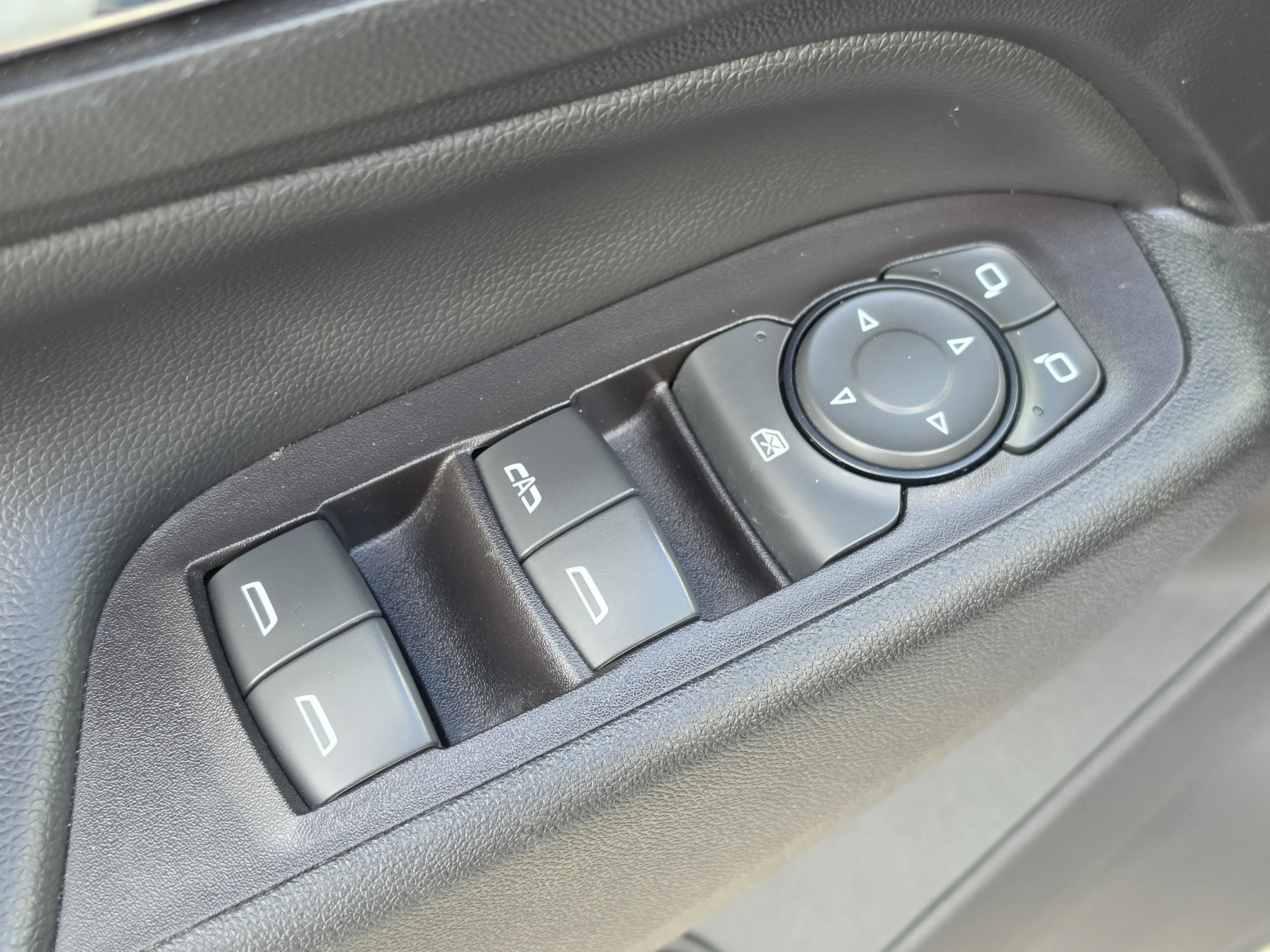 Used 2019 Silver Ice Metallic Chevrolet LT image 23