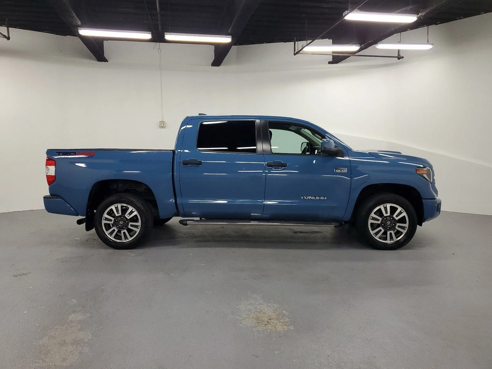 Used 2020 Cavalry Blue Toyota SR5 image 9