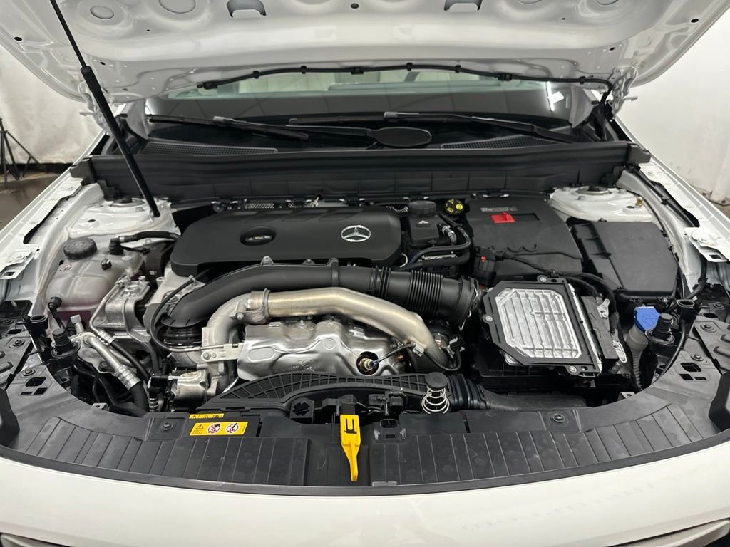 New 2026 Polar White Mercedes-Benz GLB 250 image 12