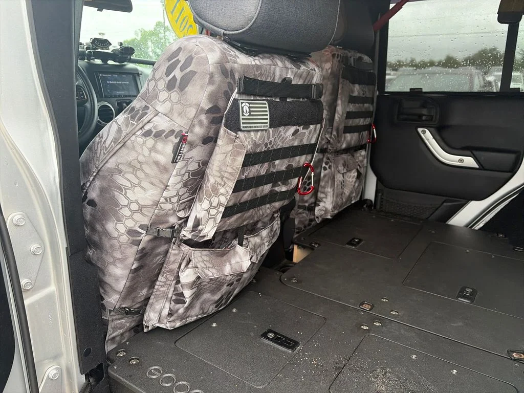 Used 2011 Silver Jeep Unlimited Rubicon image 33