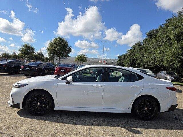 Used 2026 Ice Cap Toyota SE image 2