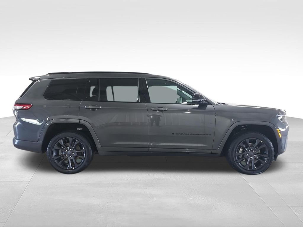 Used 2026 Gray Jeep Limited Reserve image 9