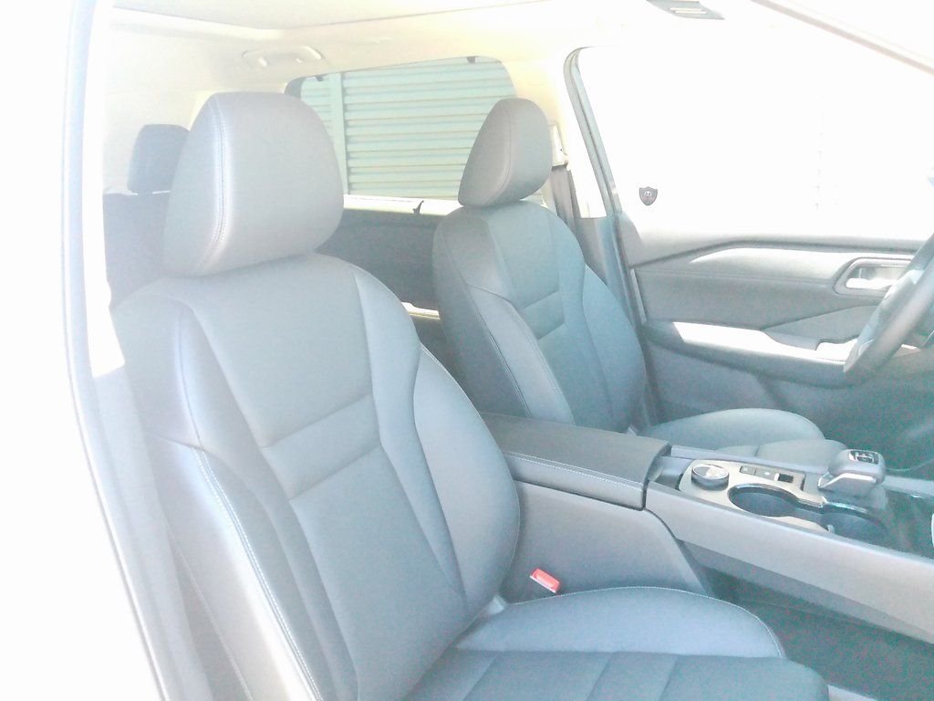 2025 Nissan Rogue SL - Photo 17