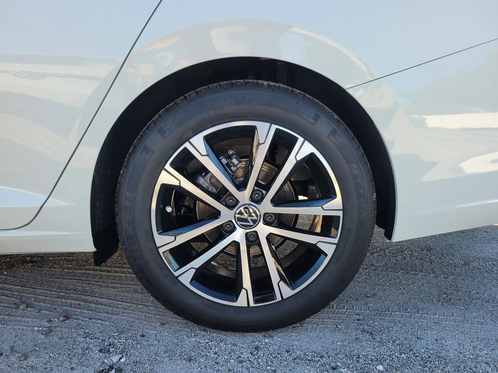 New 2026 Pure White Volkswagen 1.5T Sport image 9
