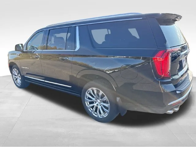 Used 2022 ONYX BLACK GMC Denali image 3