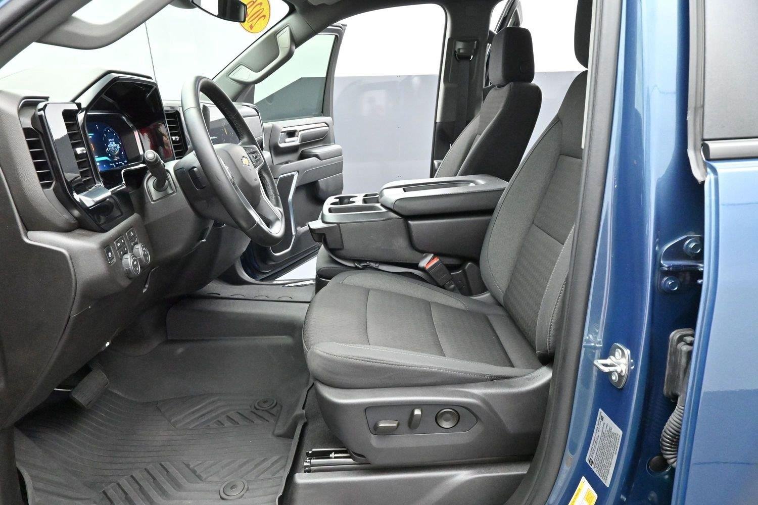 Used 2026 Lakeshore Blue Metallic Chevrolet LT image 13