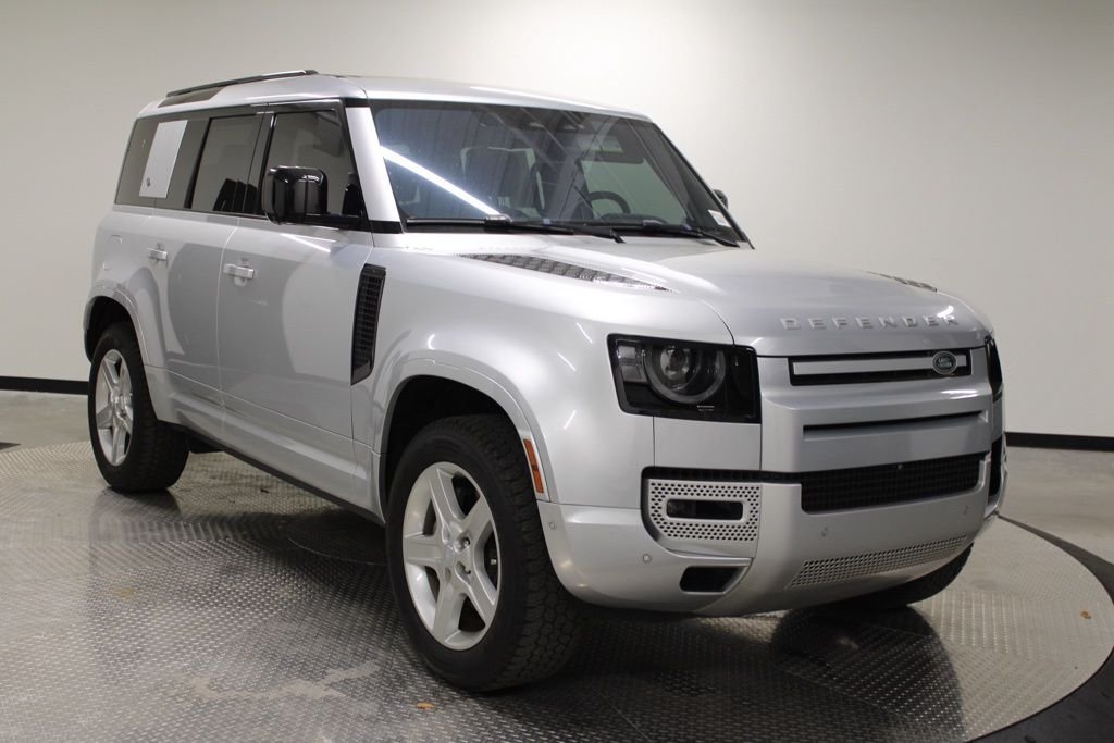 Used 2022  Land Rover XS Edition image 9