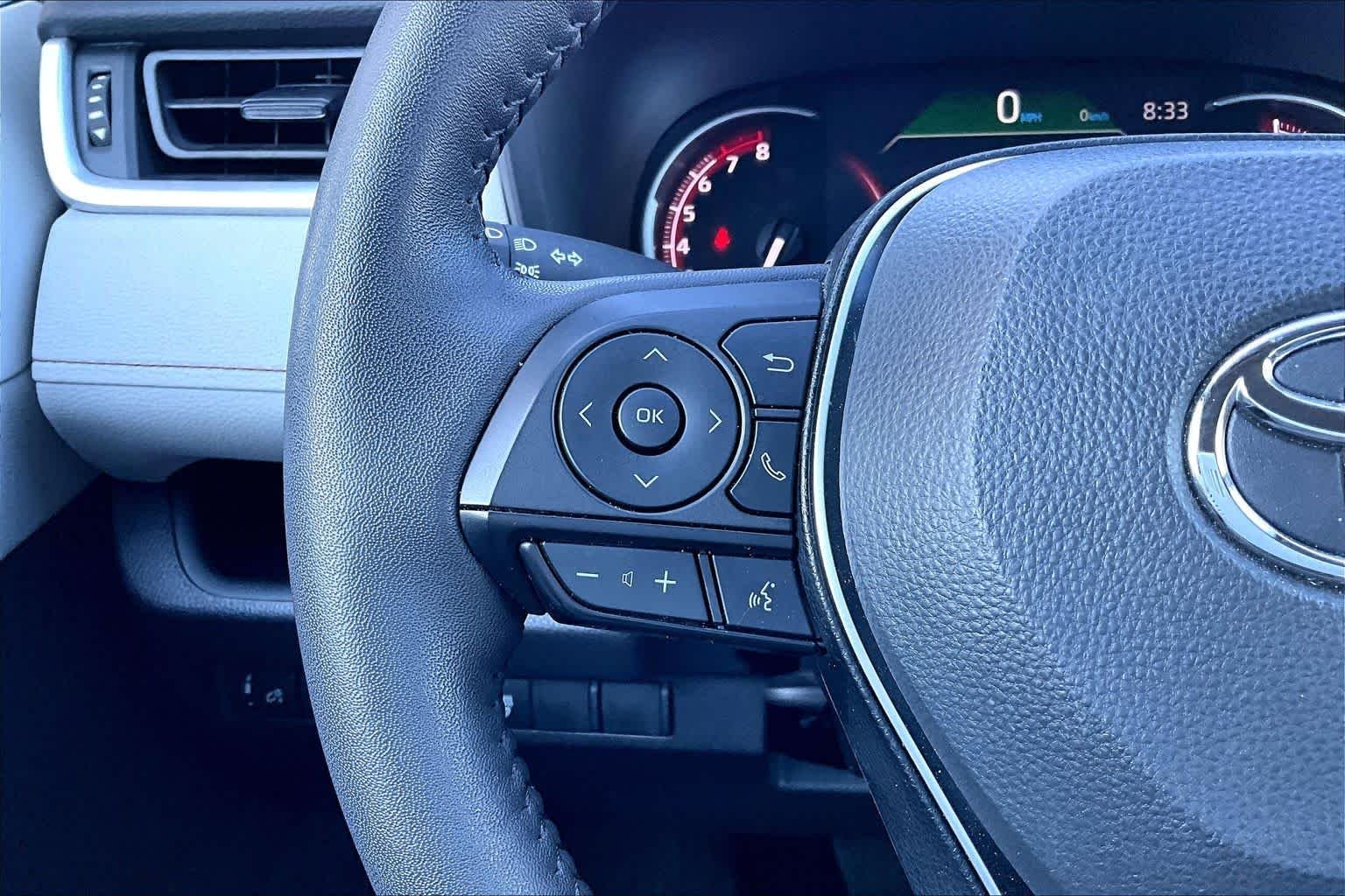 2025 Toyota RAV4 XLE - Photo 46