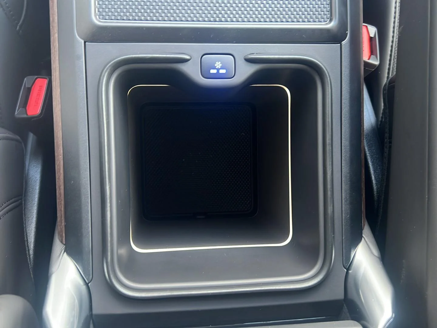 New 2026 Eiger Grey Metallic Land Rover SE image 14