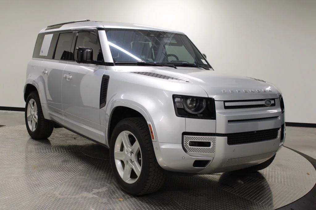 Used 2022 Silver Land Rover XS Edition image 9