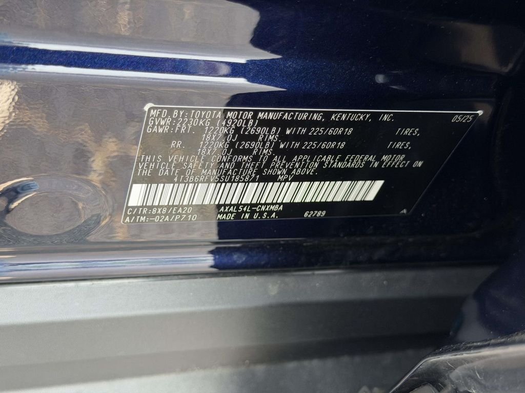 Certified Used 2025  Toyota XLE Premium image 26