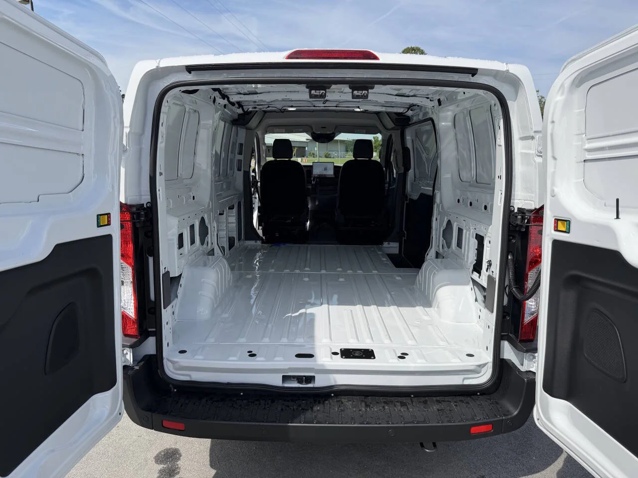 New 2026 White Ford 150 3dr LWB Low Roof Cargo Van image 7