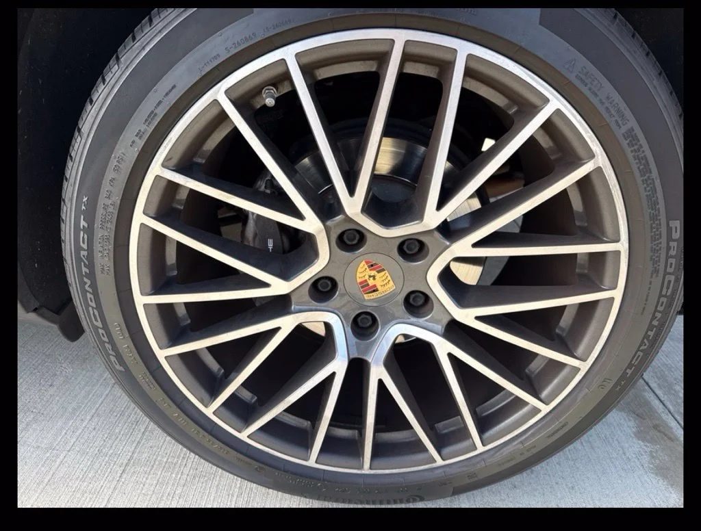 Used 2022  Porsche  image 9